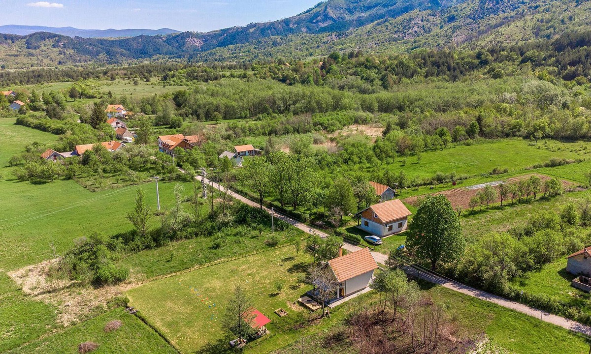 Gracac House | Lovely home in Kunovac Kupirovacki