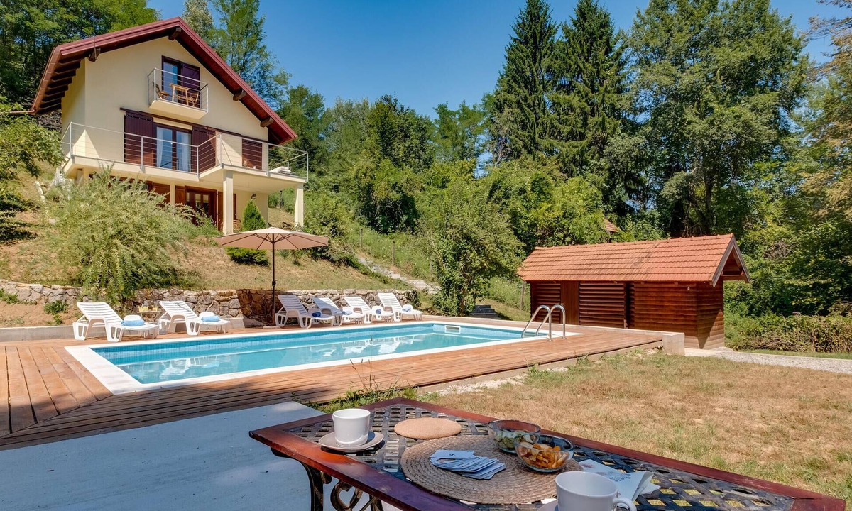 Koranski Brijeg House | Lovely home in Koranski Brijeg with sauna