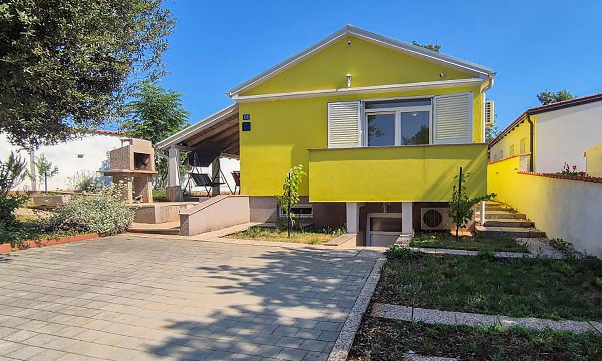Pavicini House | Lovely home in Pavicini with sauna