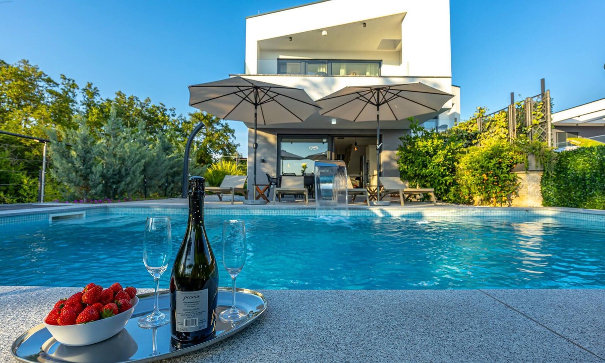 Skrbcici House | Lovely home in Pinezici with private swimming pool, can be inside or outside