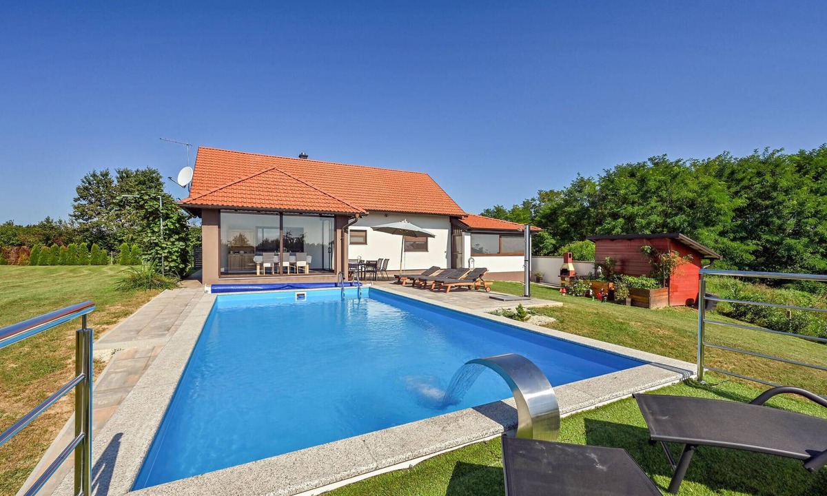 Selnica House | Lovely home in Plesivica with sauna