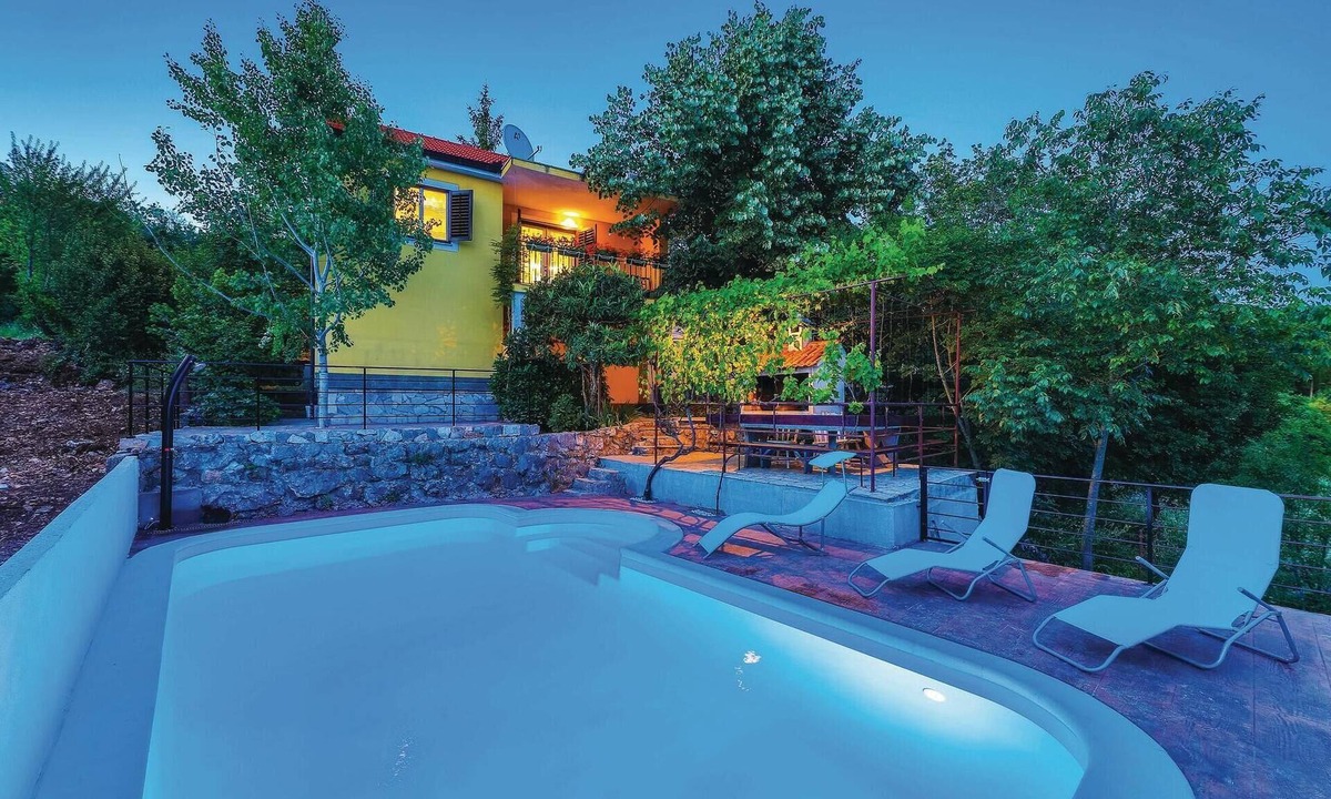 Trilj House | Lovely home in Trilj with WiFi