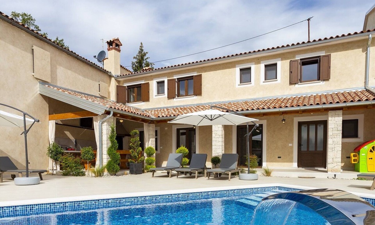Zminj House | Lovely restored house with heated pool