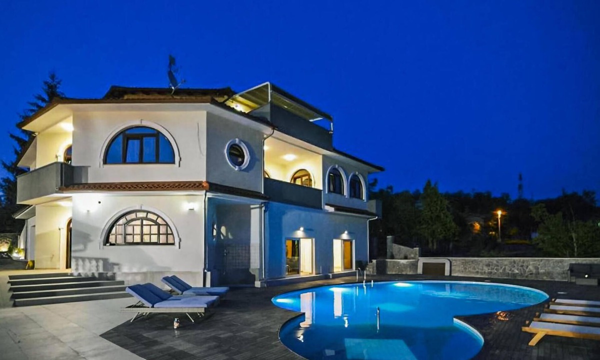 Veli Brgud House | Luxurious home in Jurdani with sauna