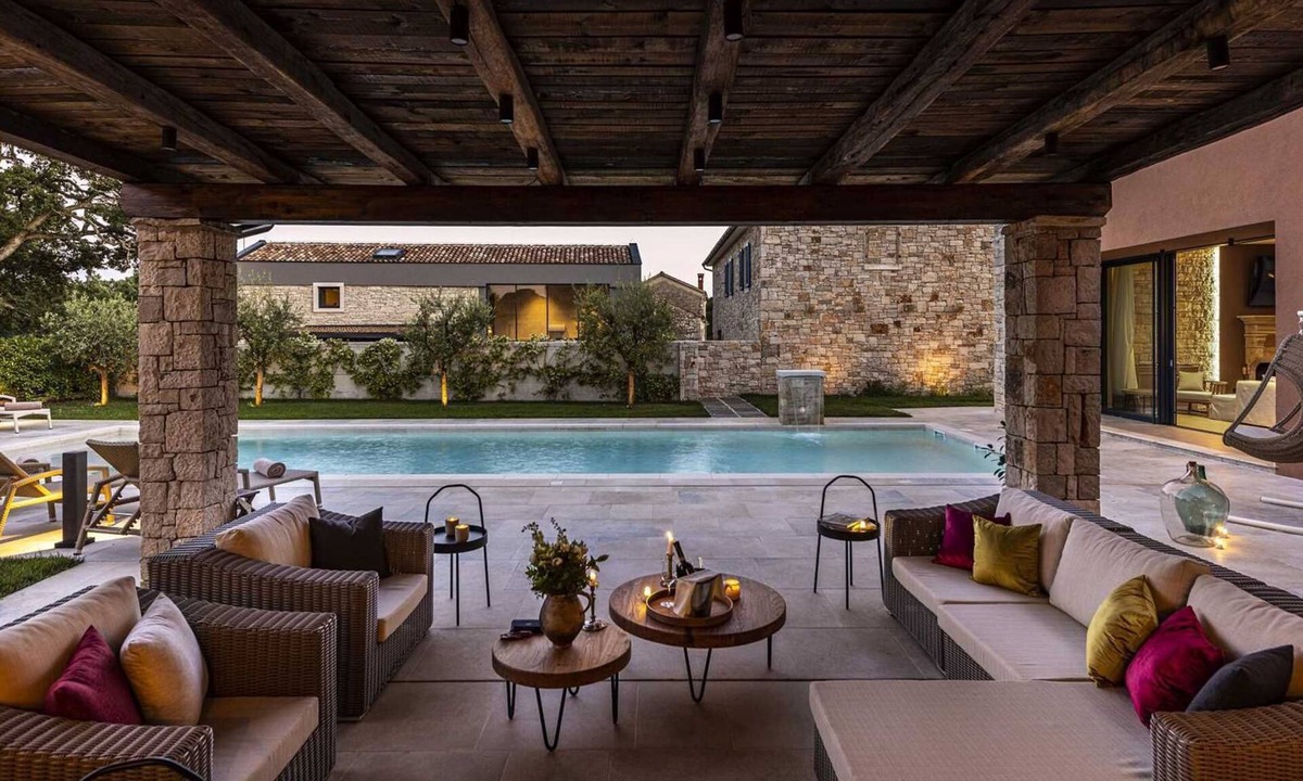 Kanfanar Villa | Luxurious poolside villa with sea view situated in Barat