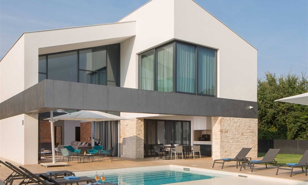 Pomer Villa | Luxury 4BR Villa for 8+2 with Heated Saltwater Pool