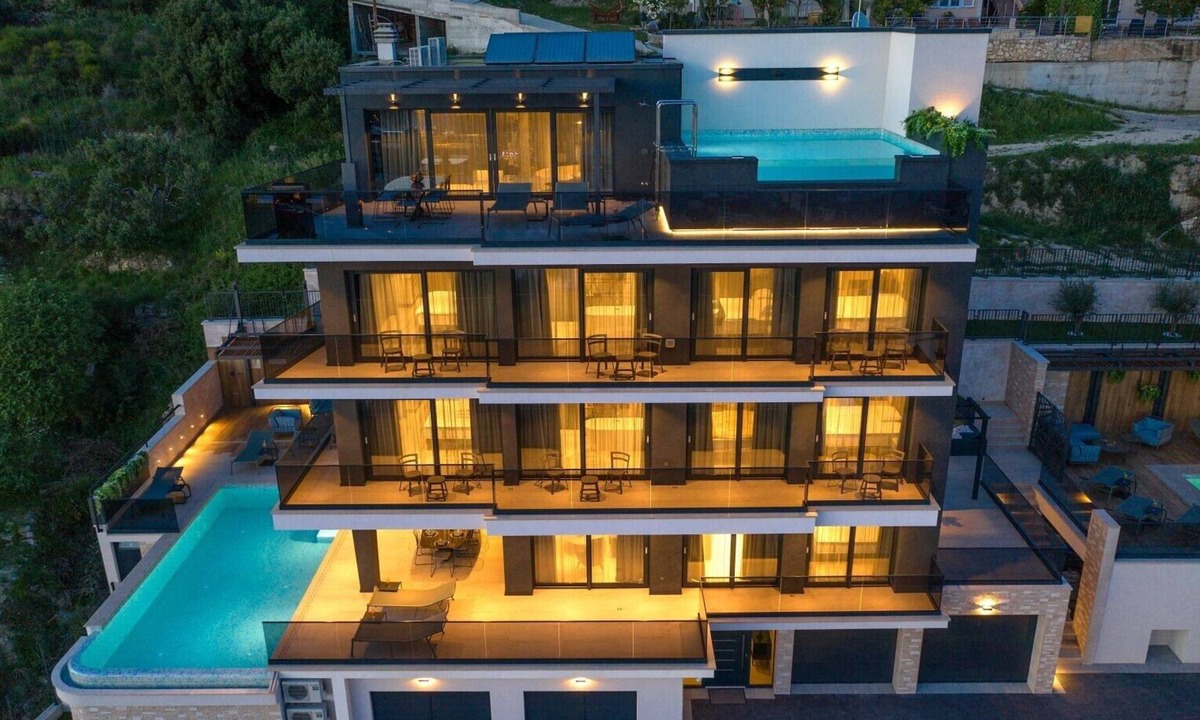 Moca Apartment | Luxury Apartment Makarska Black Magic 1 with pool, gym, sauna and sea view