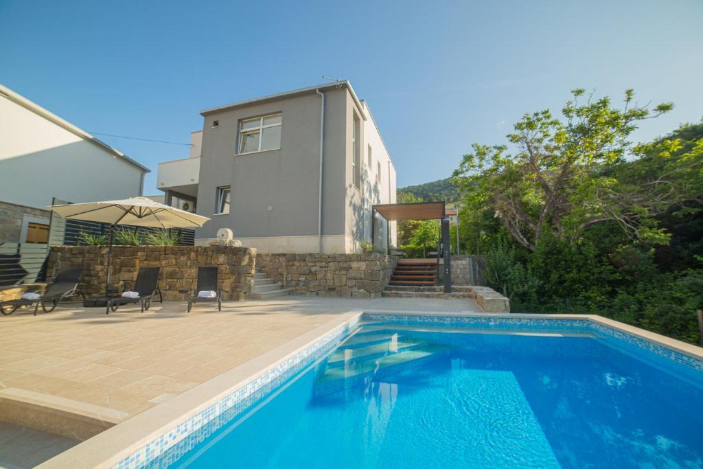 Srinjine Apartment | Luxury apartment with pool-The Box