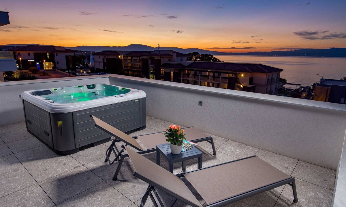 Zidarici Apartment | Luxury Penthouse Apartment with Whirlpool, Terrace and Stunning Sea View