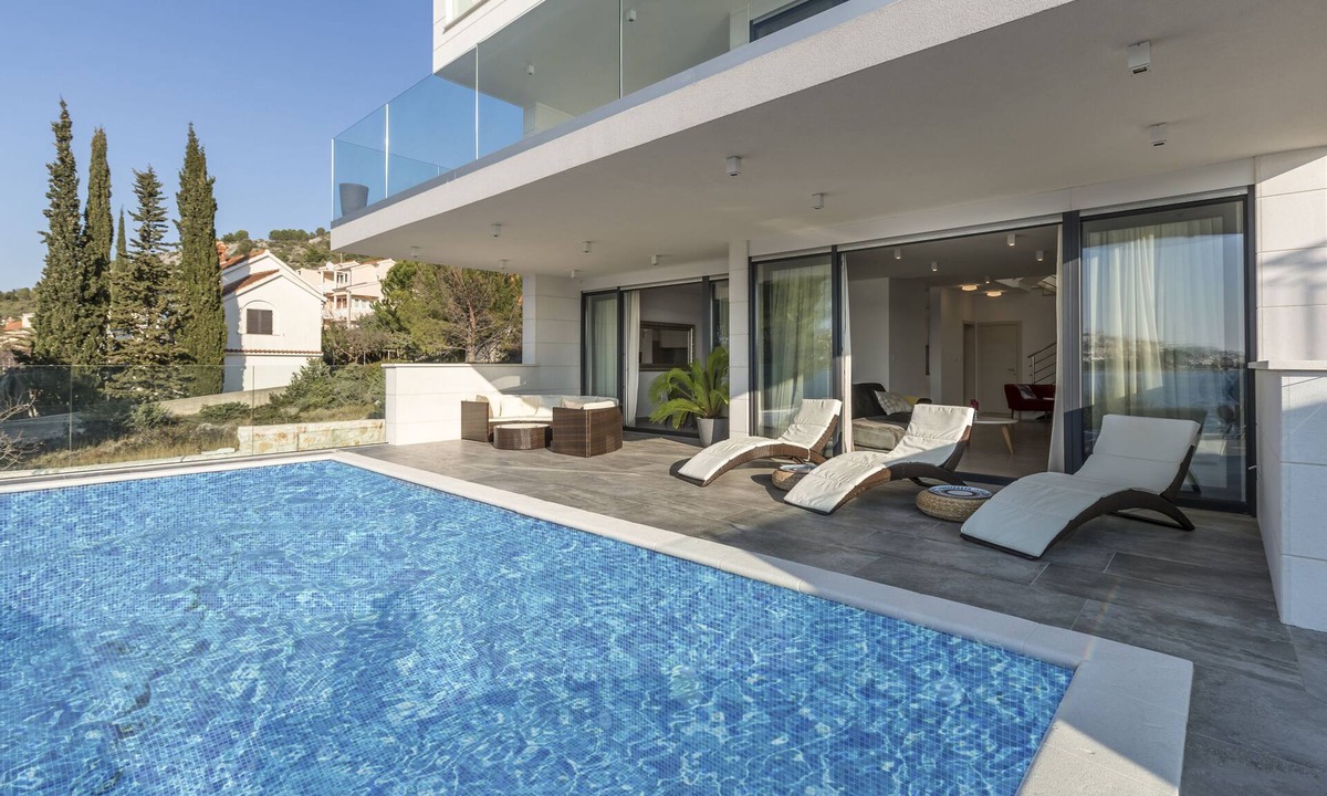 Dvornica Villa | "LUXURY VILLA Flore" first row to the sea