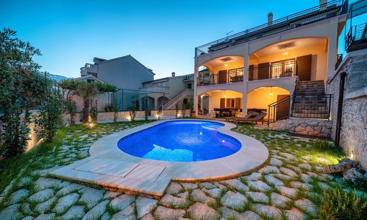 Vodice Villa | Luxury Villa Nomad in center of Vodice, enjoy a private pool and unique design