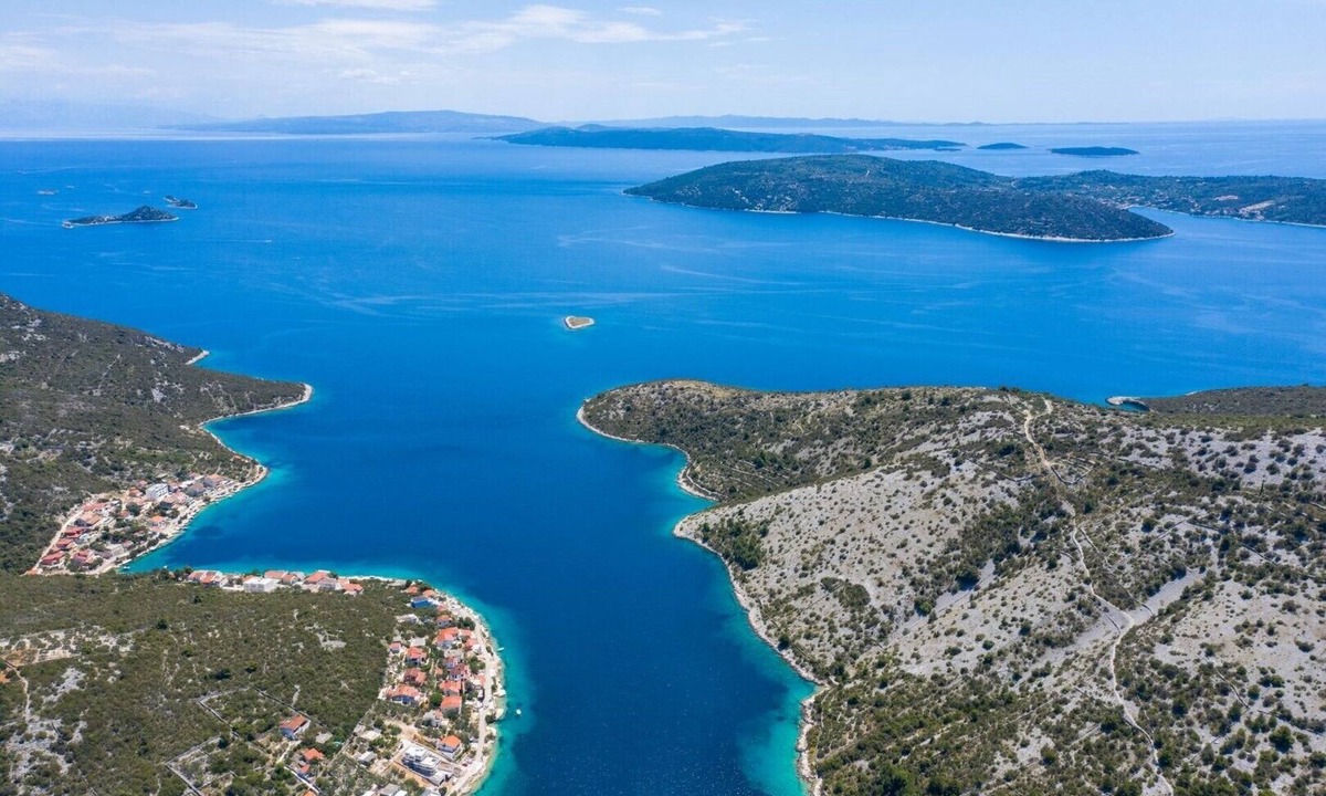 Vinisce Villa | Luxury villa Serene Oasis Vinisce-Trogir with heated pool and private parking for 6 people