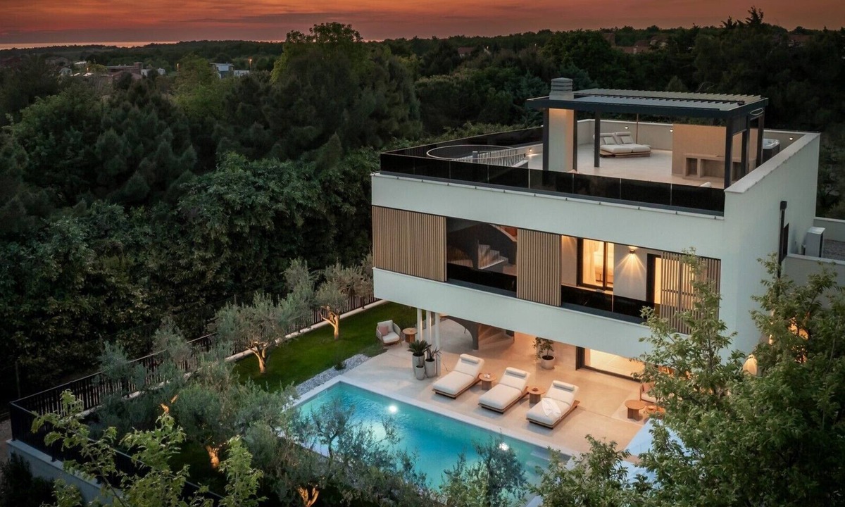 Novigrad Villa | Luxury Villa Silea with pool, jacuzzi and sauna