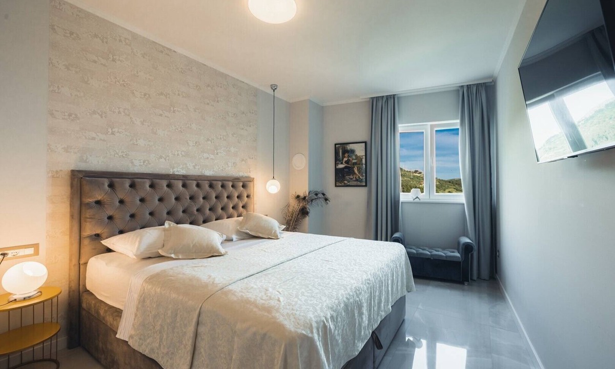 Moca Apartment | LuxuryAptInVilla Smaragd Pool