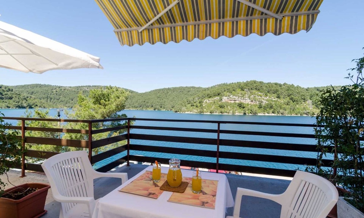 Polace Apartment | Maestral Studio with Terrace and Sea View