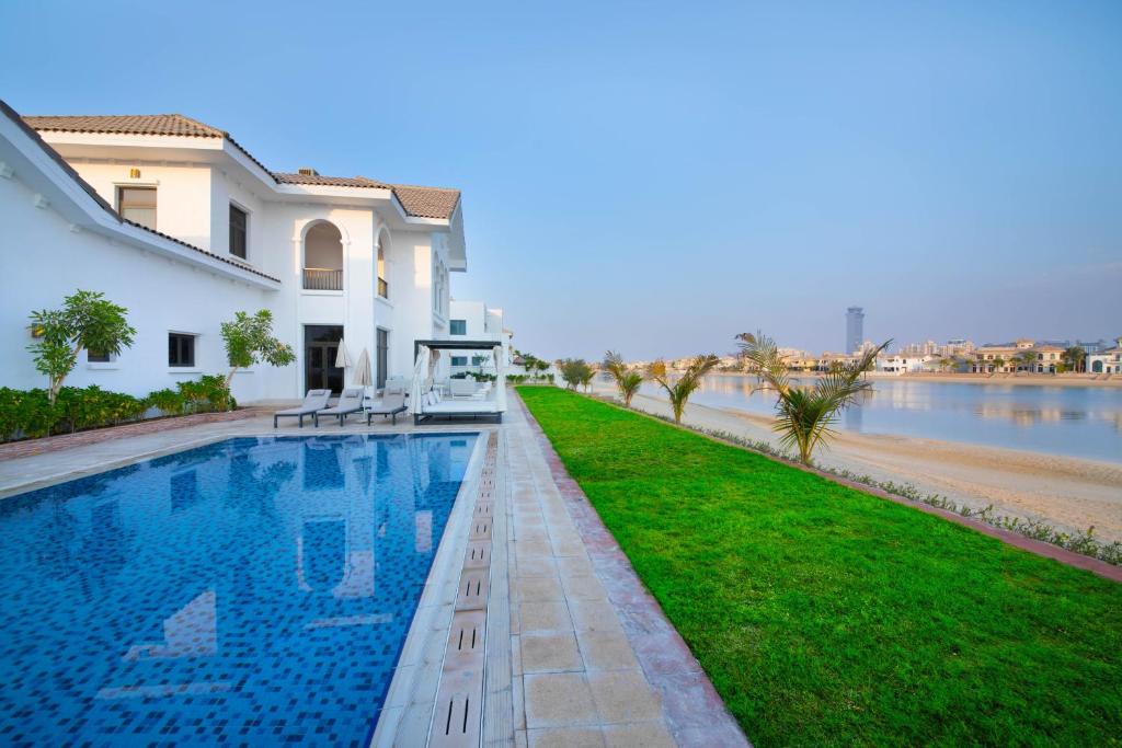 Palm Jumeirah Villa | Maison Privee - Luxury Villa with Dramatic View Private Beach & Pool