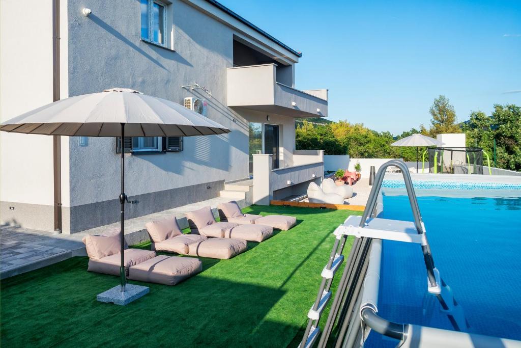 Klis Villa | Maragora Holiday House & Mini Football