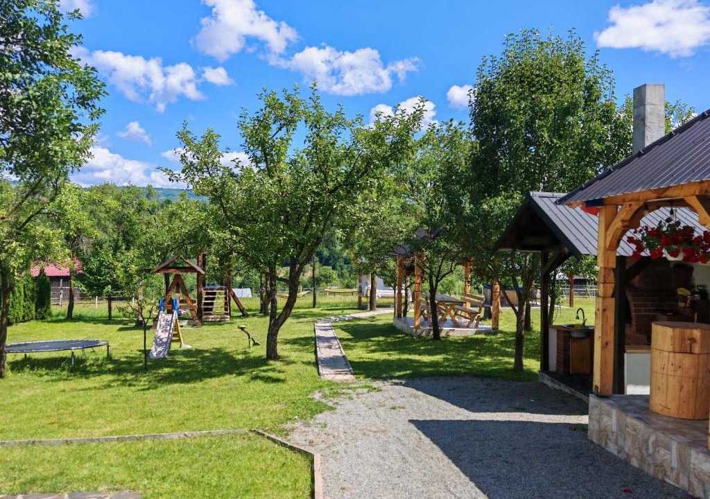 Moisei House | Maramures Landscape