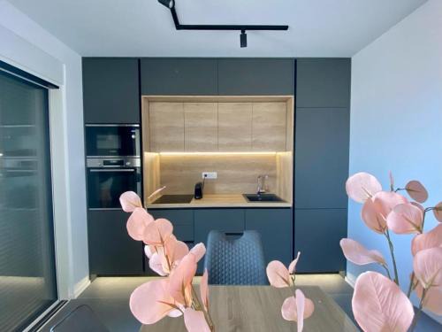 Tucepi Apartment | Marina Bay - Exclusive Apartment with Private Pool and Adriatic Sea View