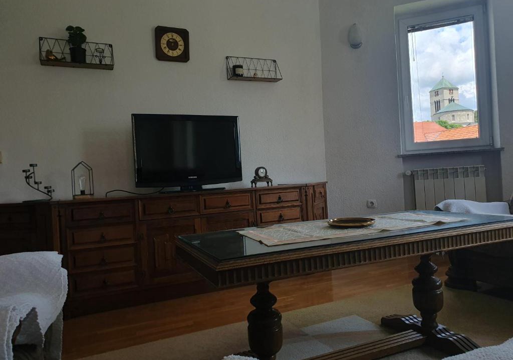 Canton 10 Apartment | Mia