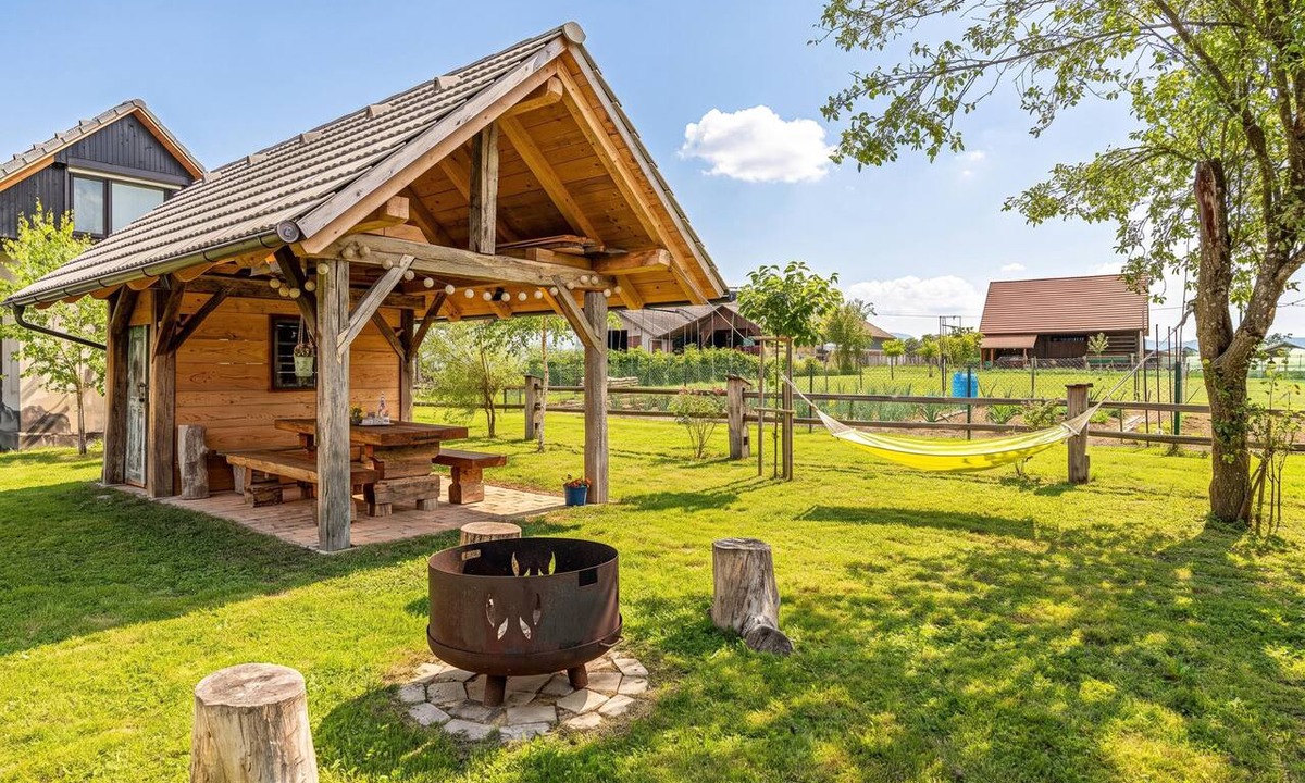 Metlika Ski Chalet | Mimi Cottage w/Sauna near Kolpa River, Gradac, Slovenia