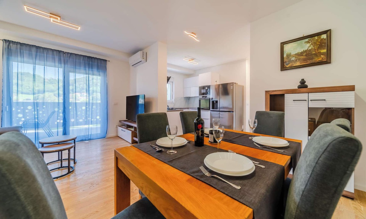Krapinske Toplice Apartment | Modern Apartment With Balcony And Garage