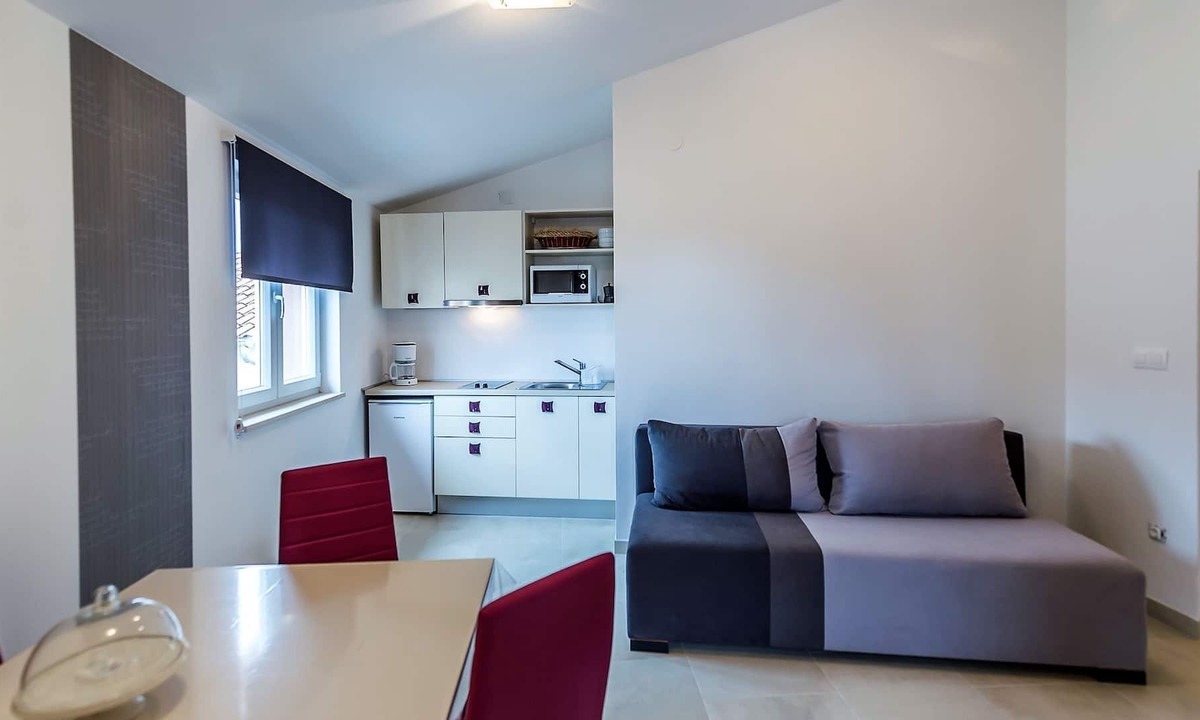 Tar Other | Modern apartment Noa I in Villa Valtrazza with shared Pool on the First floor
