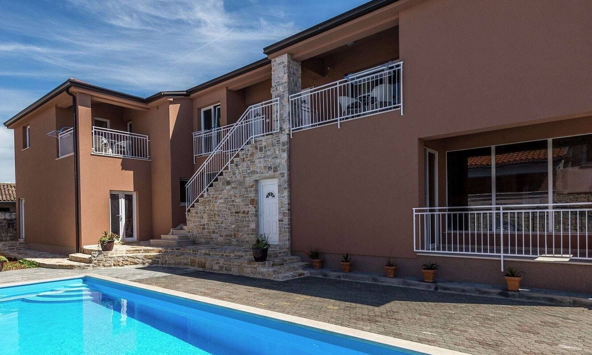 Tar Other | Modern apartment Noa II in Villa Valtrazza with pool in center of village Tar