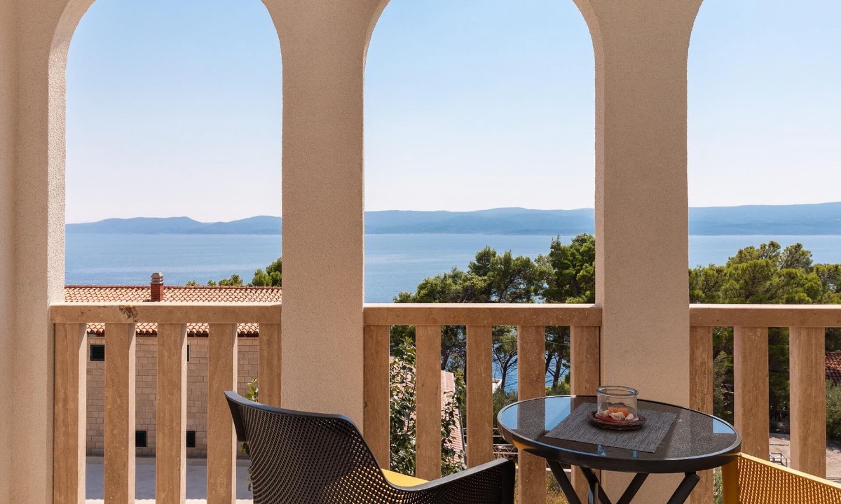 Marusici Apartment | Modern, bright apartment with sea view