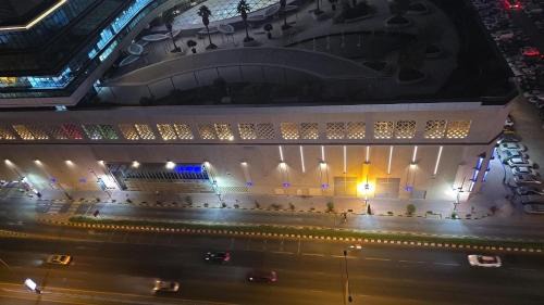 Al Nahda House | Modern King Room, Dubai City View, Private & Peaceful, 2 mint walk to Dubai