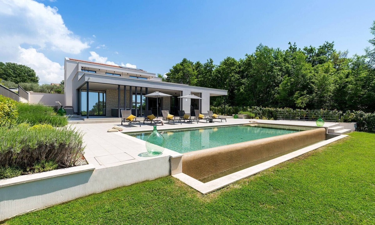 Medvidici Villa | Modern villa Damian with jacuzzi near Porec
