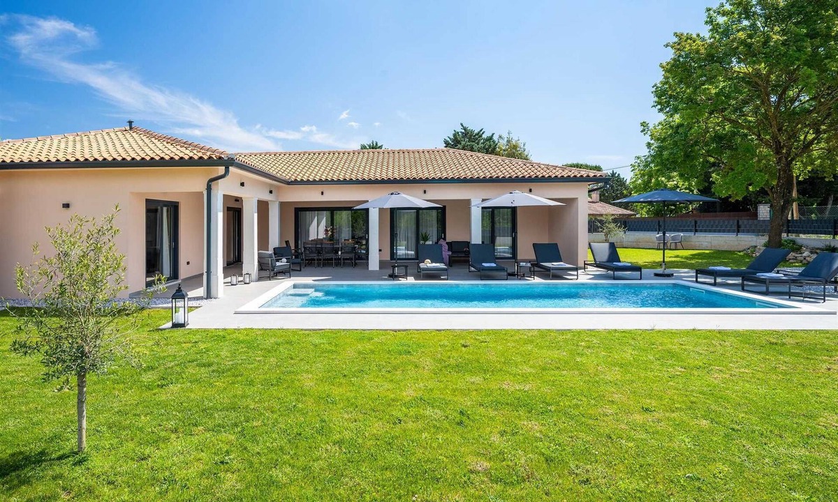 Sumber Villa | Modern Villa Lizzul a quiet countryside escape