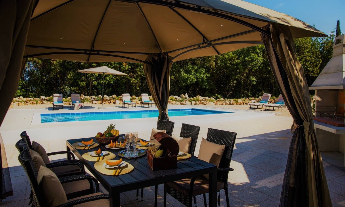 Mediterranean Mediavel Country Villa | Komaji