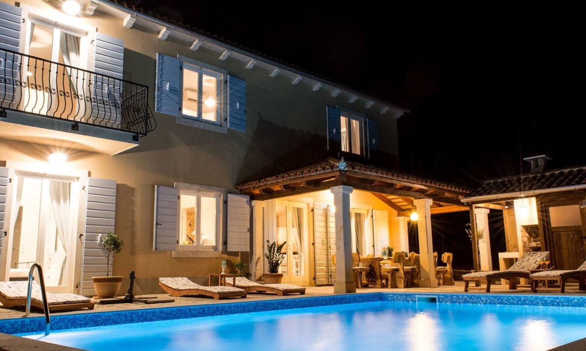 Smoljanci House | Nettes Ferienhaus in Smoljanci mit Privatem Pool by Interhome
