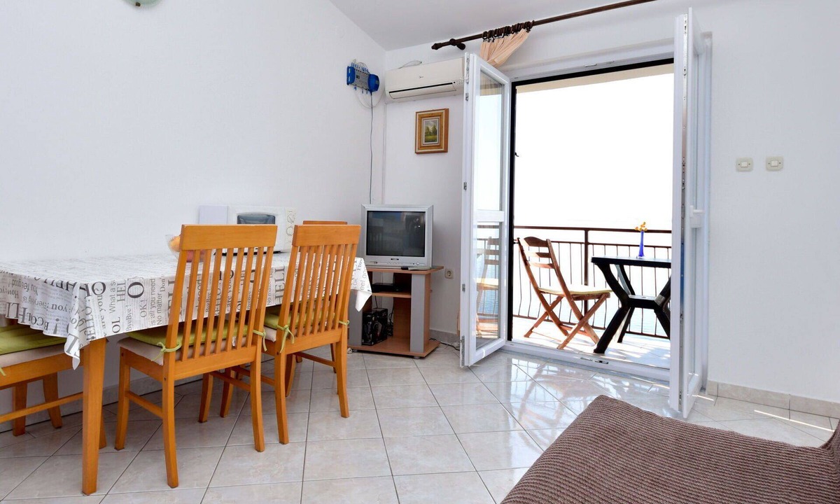 Tribanj Apartment | Nice apartment for 3 guests with A/C, WIFI, TV and terrace