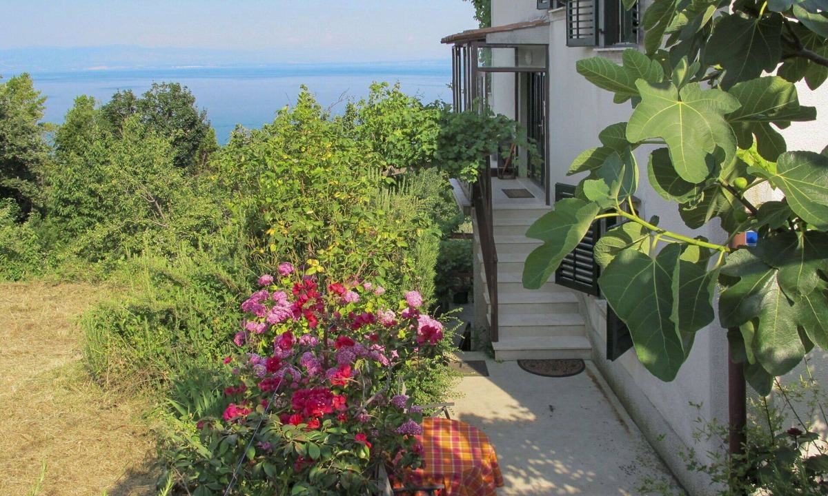 Mosenice Apartment | Nice apartment for 4 people with WIFI, A/C, TV and terrace