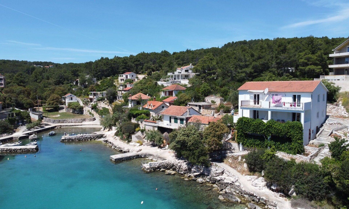 Vrbanj Apartment | Nice apartment for 5 guests with WIFI, TV and balcony