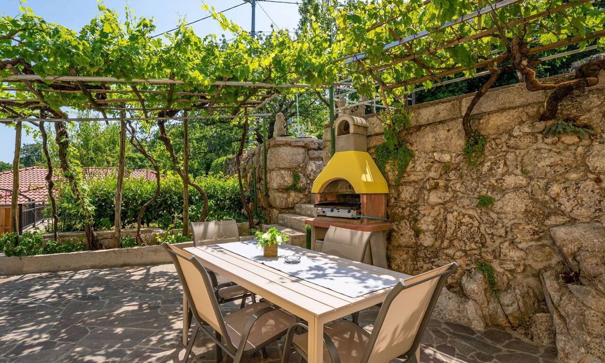 Tulisevica Apartment | Nice apartment for 5 people with WIFI, A/C, TV, terrace and panoramic view