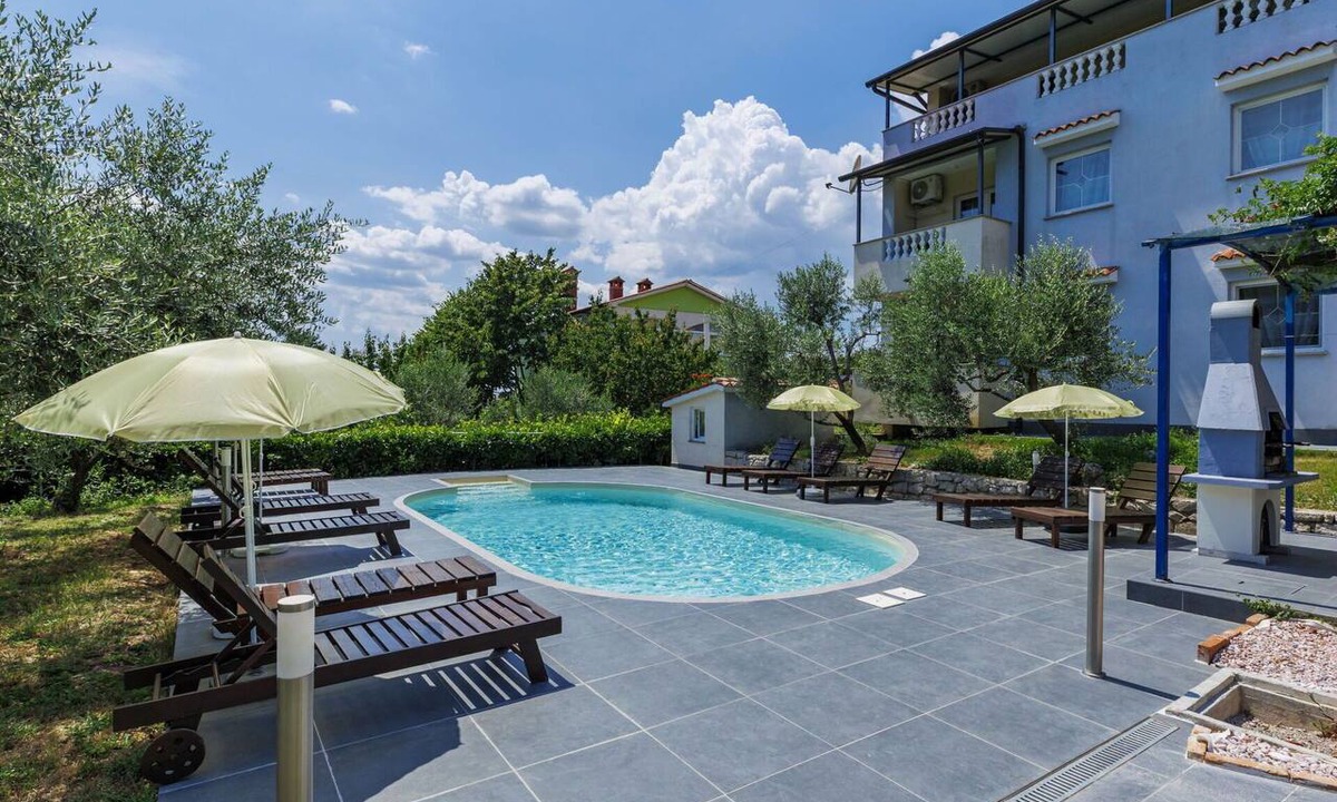 Presika Apartment | Nice apartment for 5 people with pool, WIFI, A/C, TV and terrace