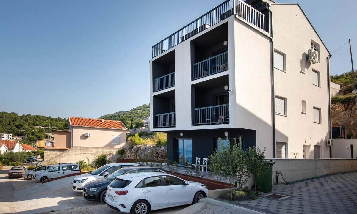 Komarna Apartment | Nice apartment in Komarna with house sea view