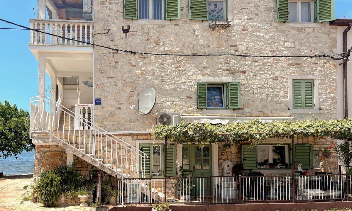 Krizine Apartment | Nice apartment in Krizine with lake view