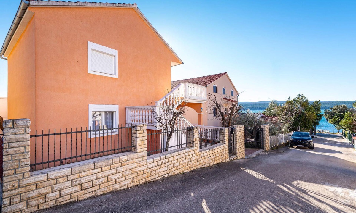 Krusevo Apartment | Nice apartment in Krusevo with house sea view