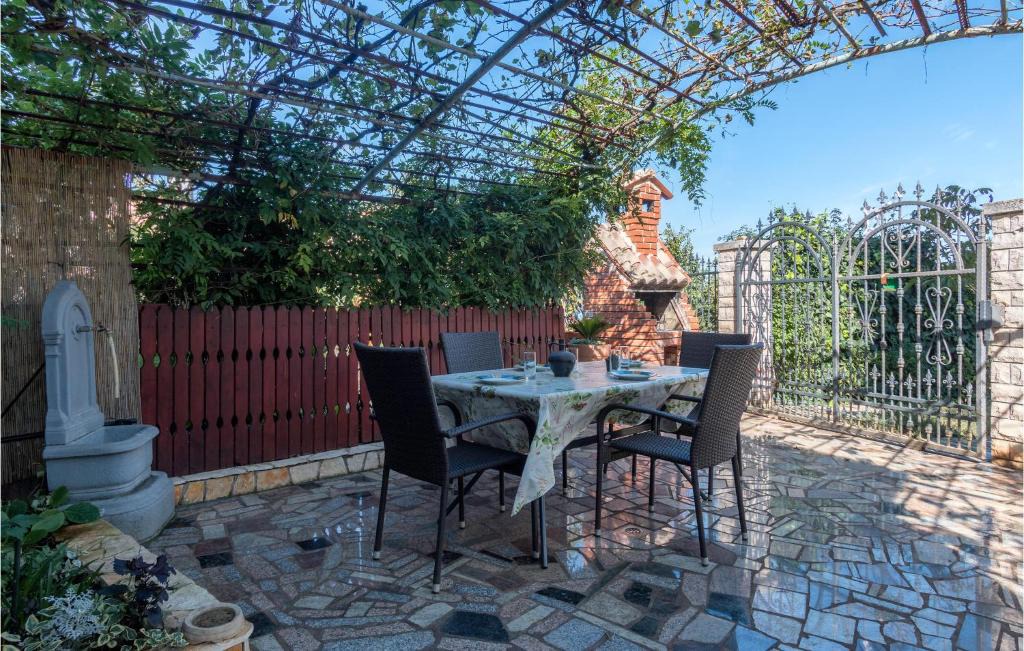 Stinjan Apartment | Nice apartment in Pula w/ 2 Bedrooms