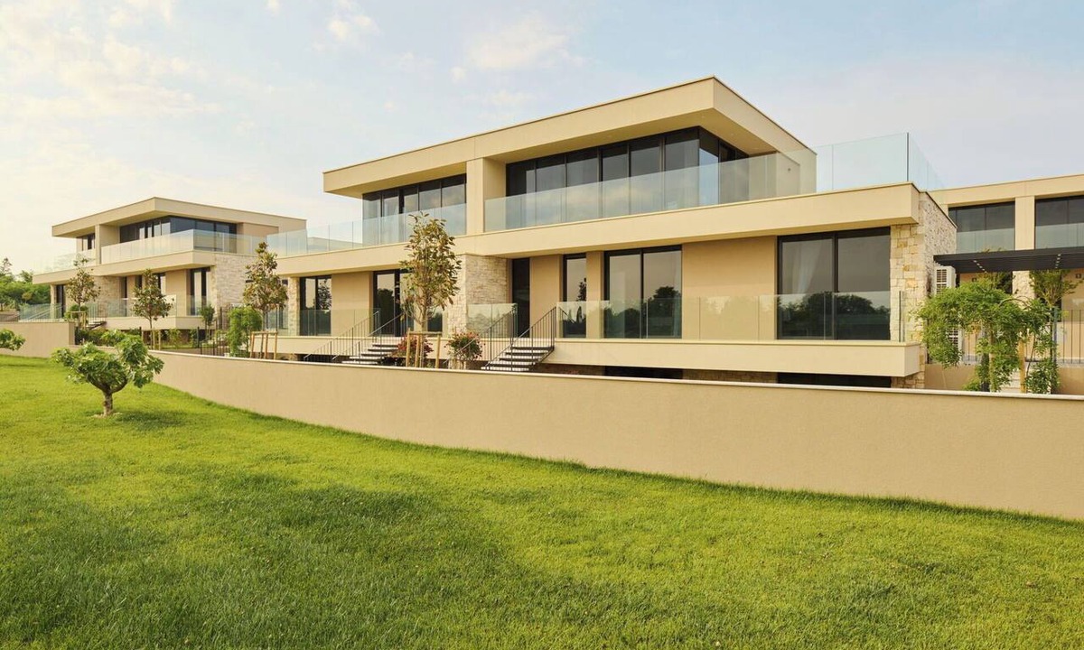 Savudrija House | Nice apartment in villa for 8 people with pool, A/C, hot tub, WIFI, TV and terrace