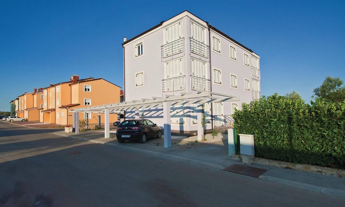 Peroj Apartment | Nice apartment in Vodnjan with WiFi
