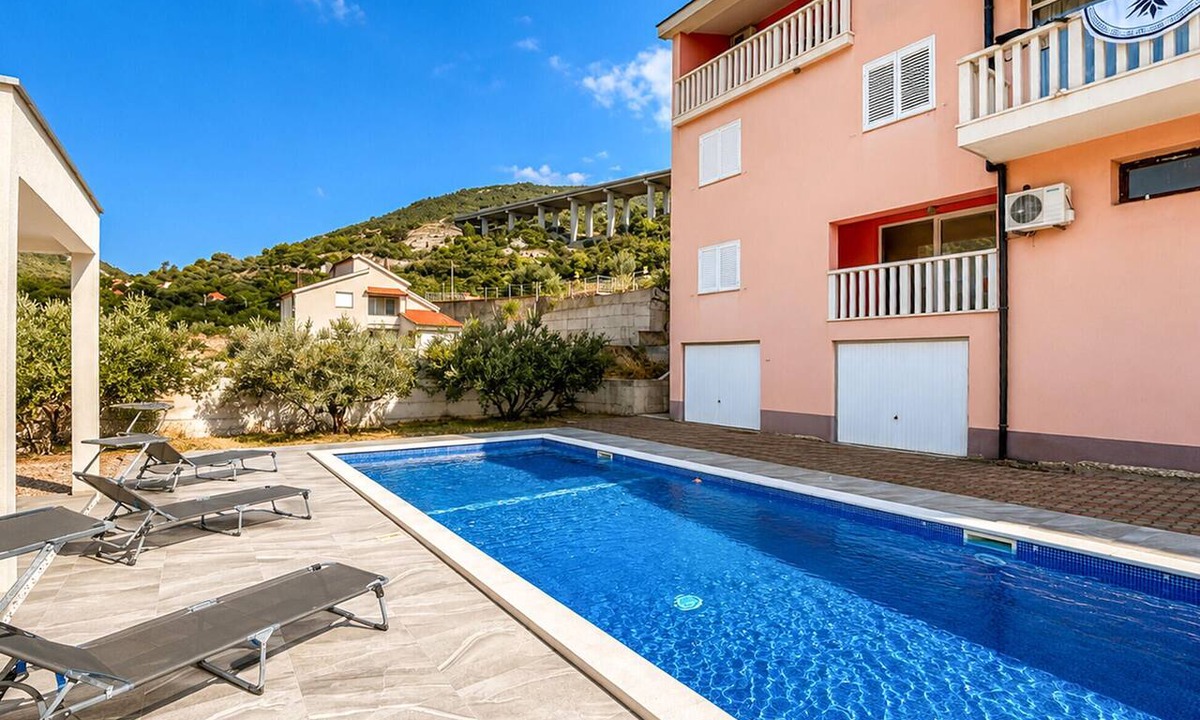 Dusina Apartment | Nice apartment in Vrgorac with swimming pool