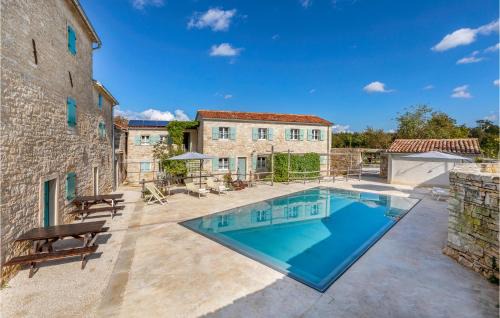 Zminj Swimming | Karlovici