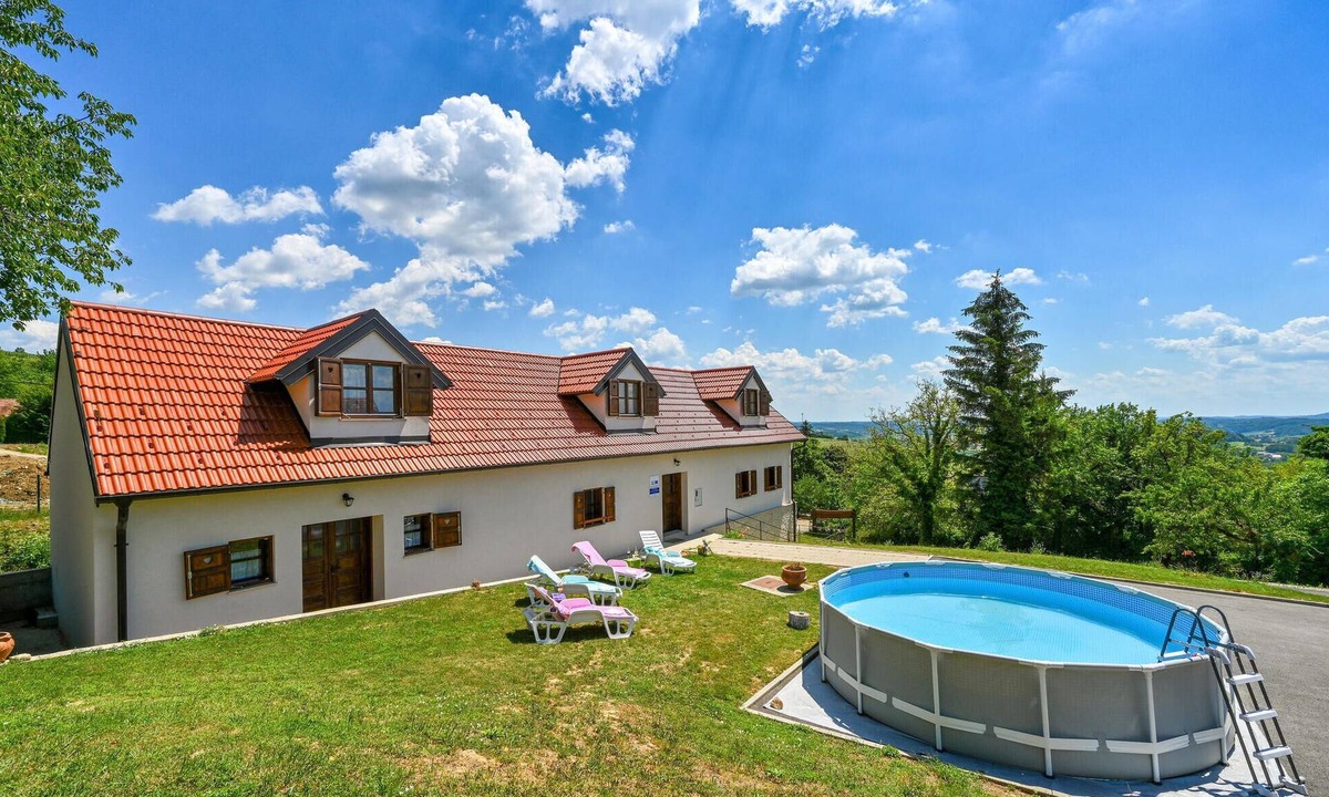 Breznicki Hum House | Nice home in Breznicki Hum with WiFi