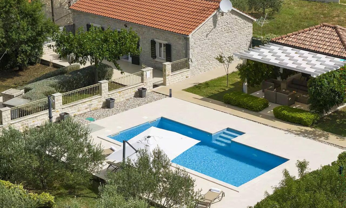 Debeljak House | Nice home in Debeljak with private swimming pool, can be inside or outside