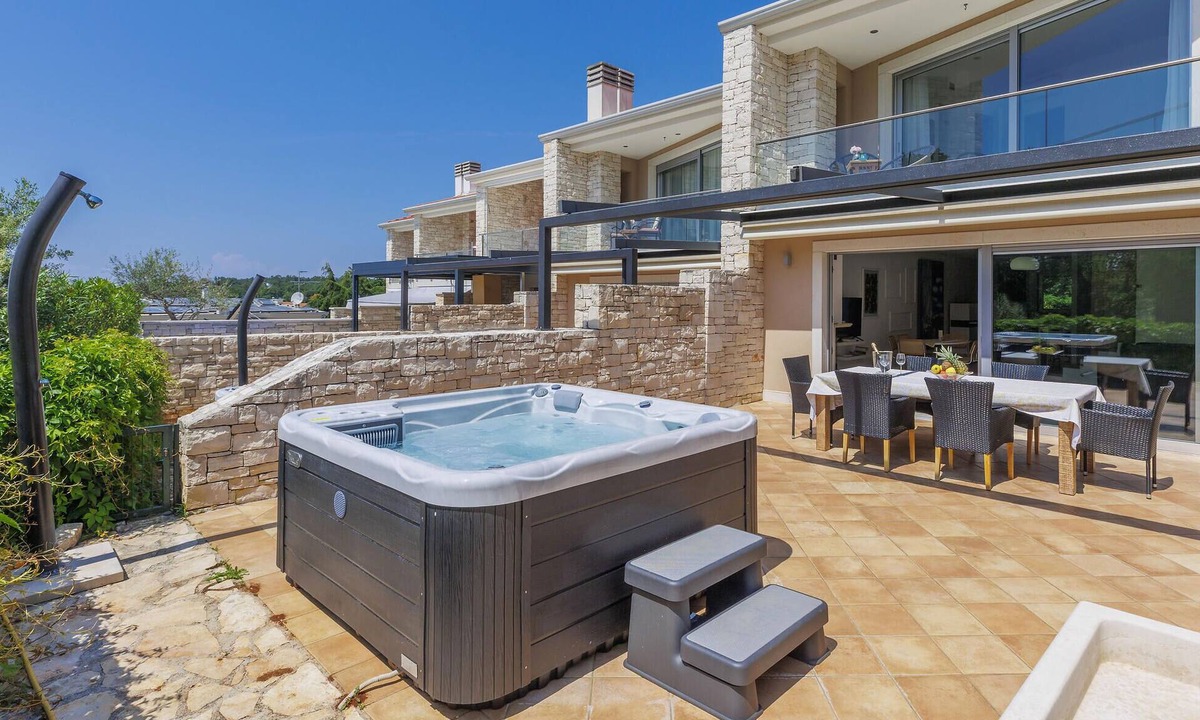 Krizine House | Nice home in Umag with house sea view